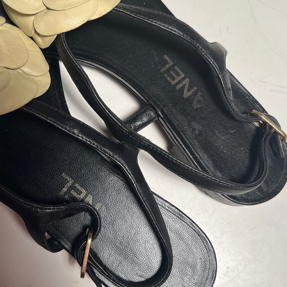 CHANEL Black Sandals with Cream Floral Accent - Picture 6 of 10